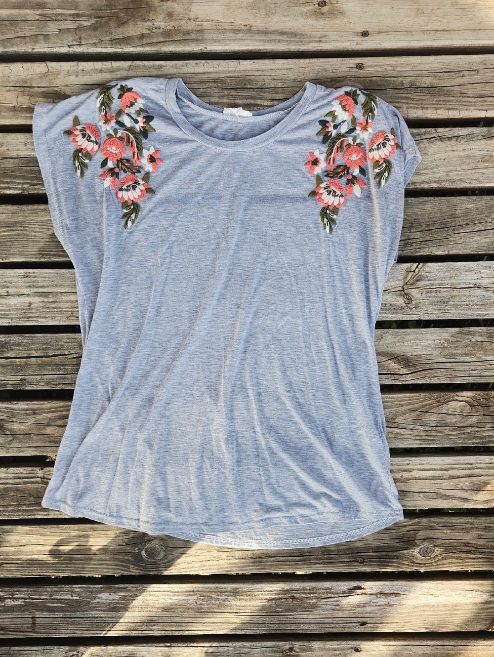 Entro Boutique Embroidered Floral Boho Gray Top Pink Green Small Casual